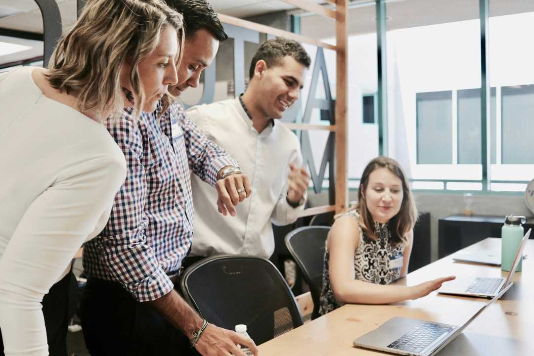 How to Create Workplaces That Encourage Collaboration & Innovation