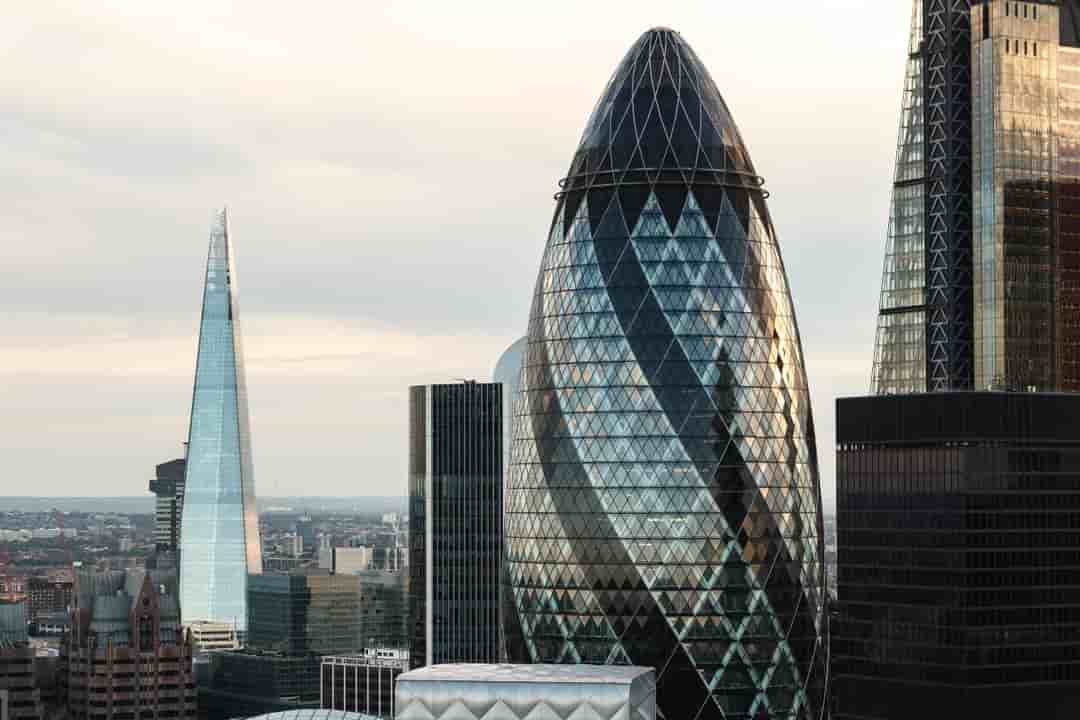 Difference Between Trade Associations & Chambers of Commerce