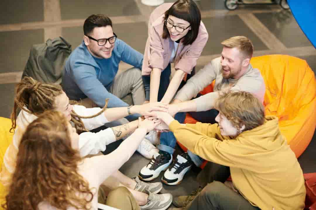 The Rise in ‘Workplace Fawning’ & How It’s Mistaken For Team Spirit