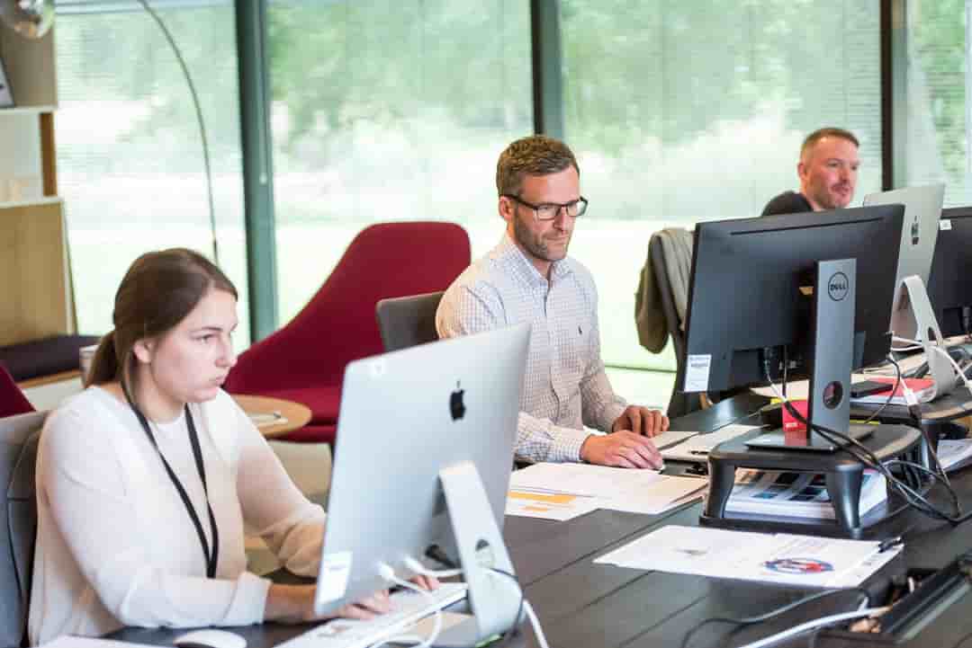 Seven Tips To Keep Motivated In The Office This Summer