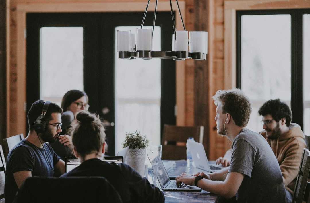 How a Hybrid Work Model Can Benefit Your Small Business